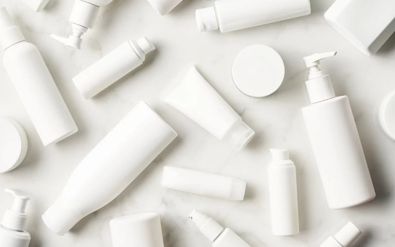 Très nombreux produits cosmétiques en vrac